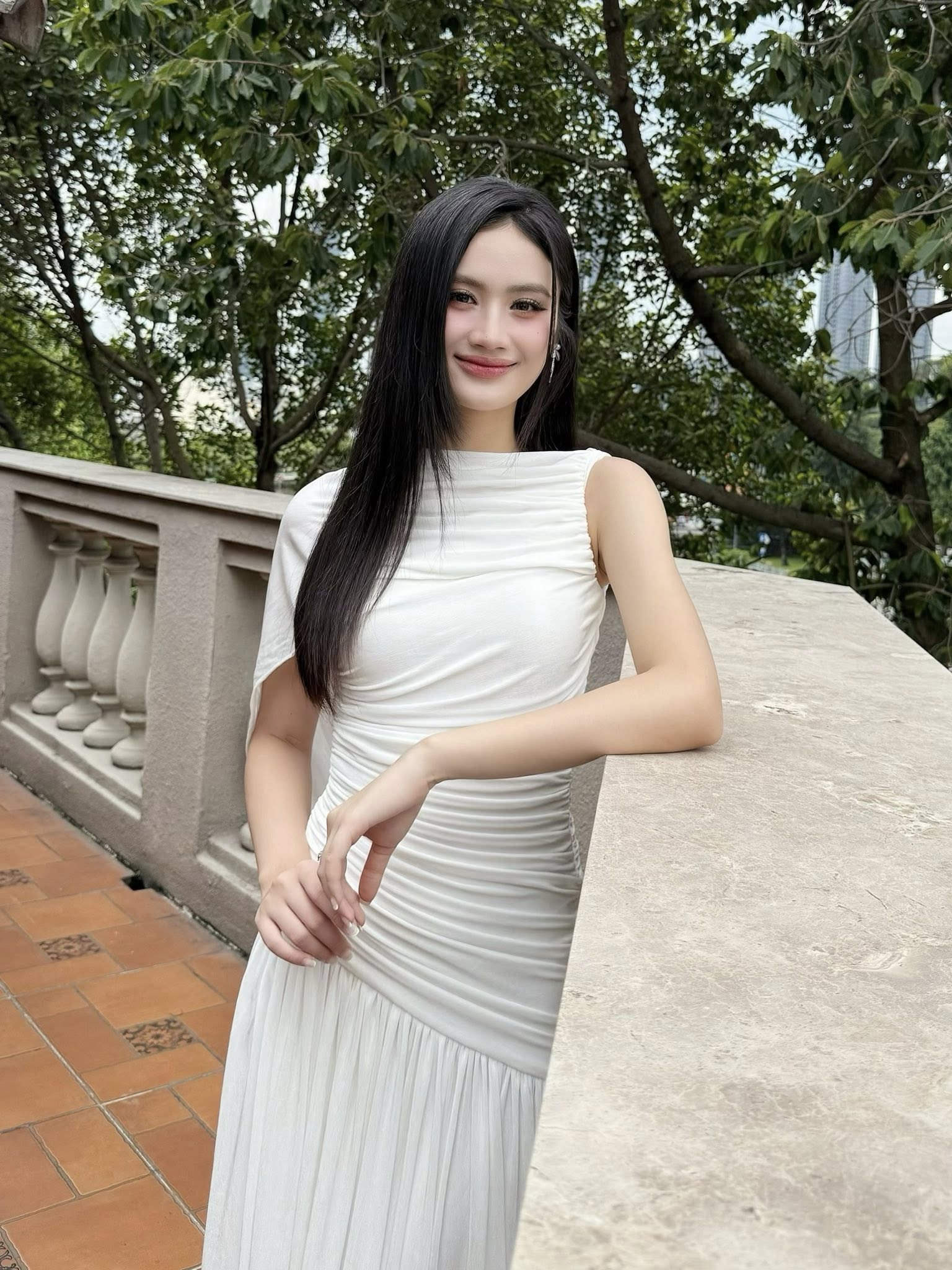 Hoa hậu Ý Nhi bất ngờ thông báo nóng về mối quan hệ hiện tại với bạn trai Anh Kiệt!- Ảnh 1. Hoa hậu Ý Nhi bất ngờ thông báo nóng về mối quan hệ hiện tại với bạn trai Anh Kiệt!- Ảnh 1.