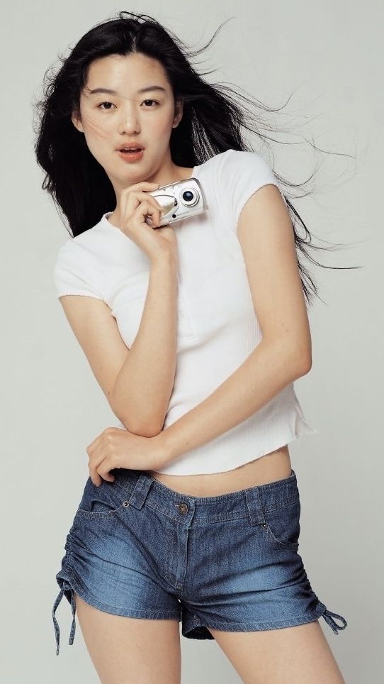 Gọi Jeon Ji Hyun là “huyền thoại Y2K” vì mặc crop top với quần cạp trễ quá đỉnh, hơn 20 năm nhìn lại vẫn mê- Ảnh 2.
