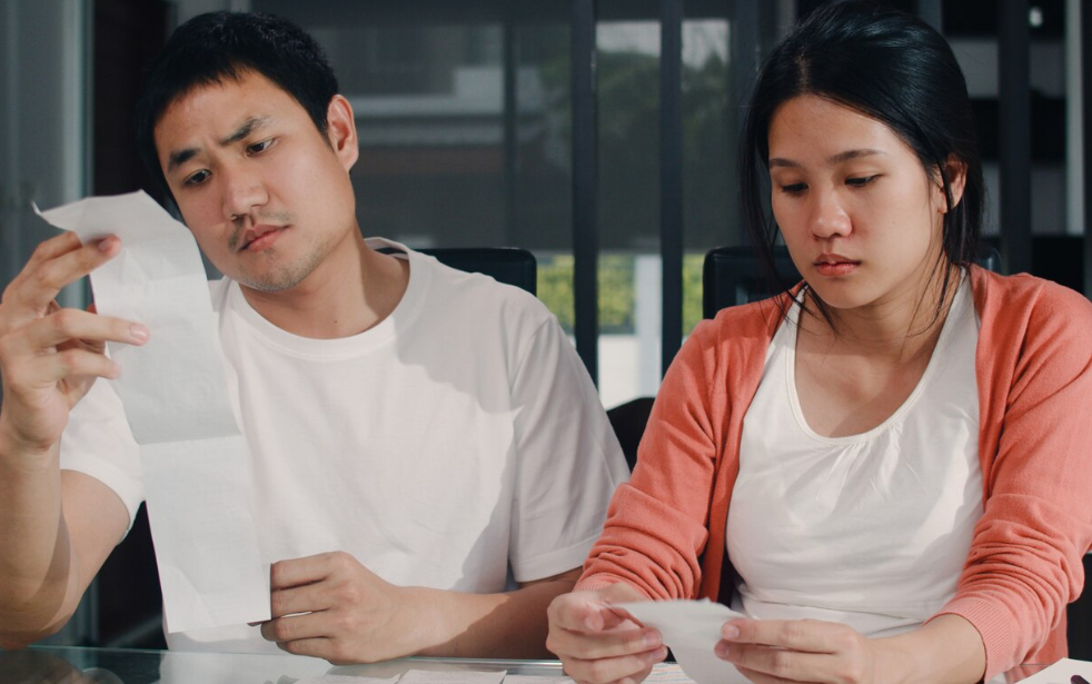 Vợ chồng trẻ tổng lương 30 triệu/tháng, đang tiết kiệm mua nhà thì vợ có thai, chồng bất ngờ đưa ra quyết định sốc- Ảnh 1.