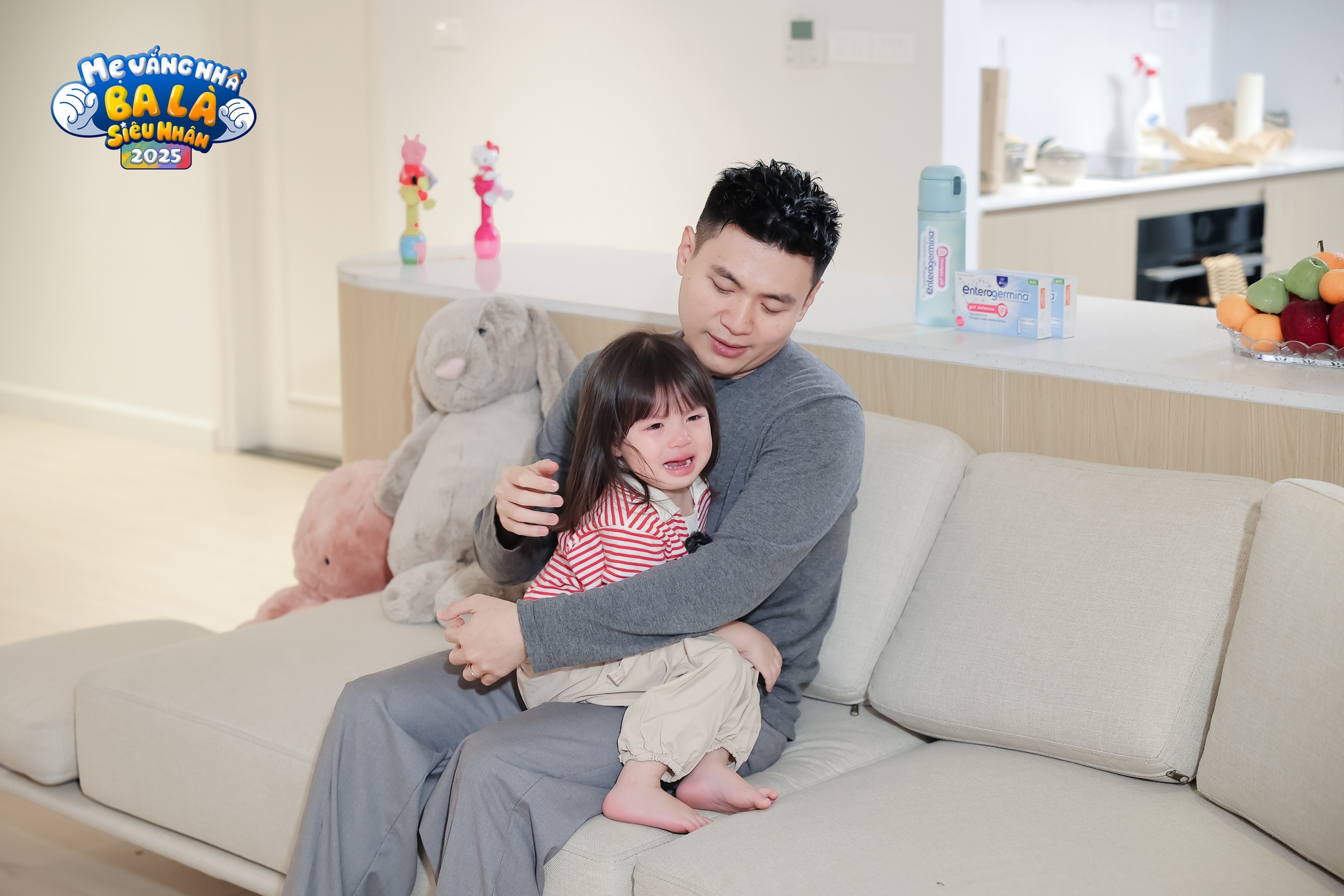Có chuyện gì khiến cô bé tỏa nắng như Pamiuoi phải gục đầu vào vai ba Long òa khóc nức nở?- Ảnh 8.