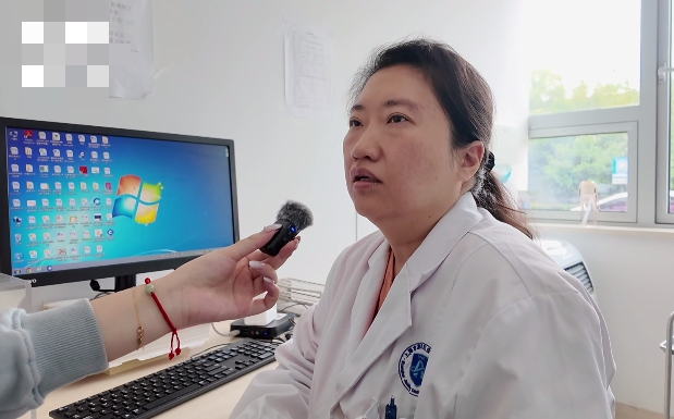 Người phụ nữ bỗng ho ra máu sau khi đi ra từ nhà tắm: Bác sĩ nói “hành động này tạo ra khí độc”- Ảnh 2.