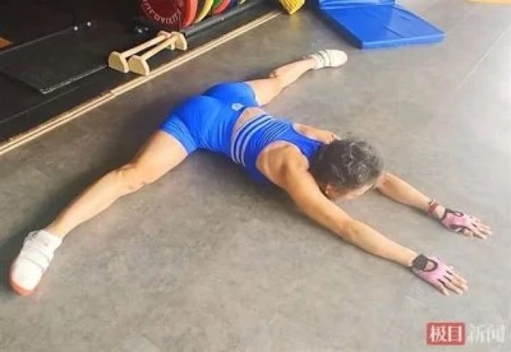 Bã lão U80 có cơ bụng 6 múi, dù già nhất vẫn đoạt giải cuộc thi thể hình- Ảnh 2.