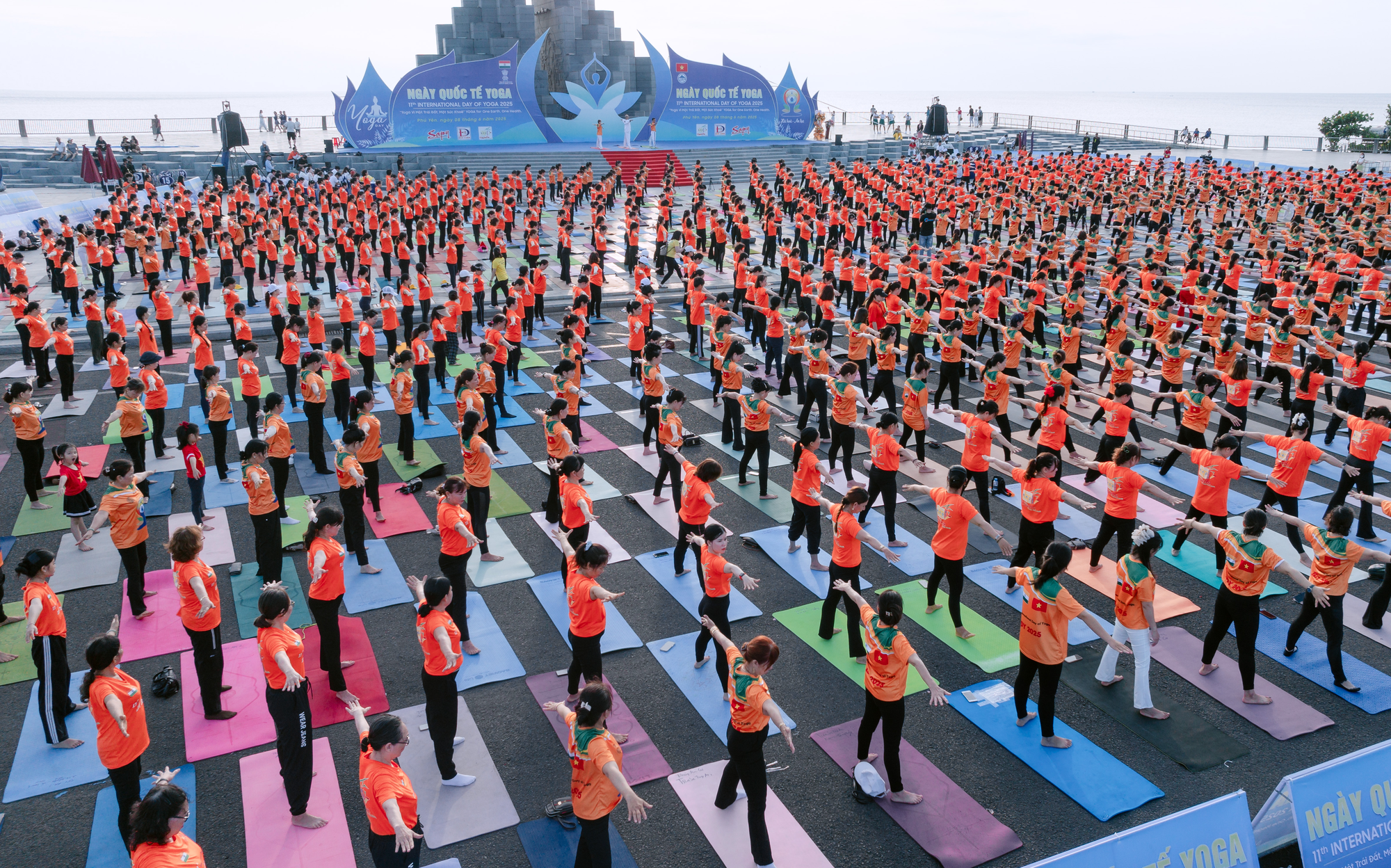Phú Yên lan tỏa năng lượng tích cực qua Ngày Quốc tế Yoga 2025: Định hình điểm đến du lịch thể thao - sức khỏe- Ảnh 1.