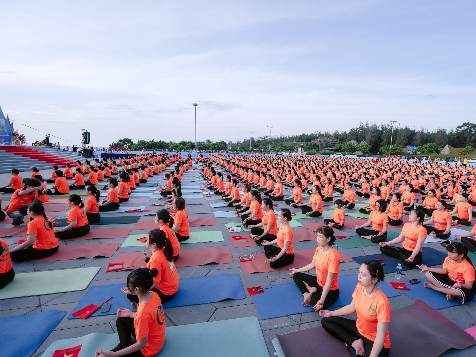 Phú Yên lan tỏa năng lượng tích cực qua Ngày Quốc tế Yoga 2025: Định hình điểm đến du lịch thể thao - sức khỏe- Ảnh 3.