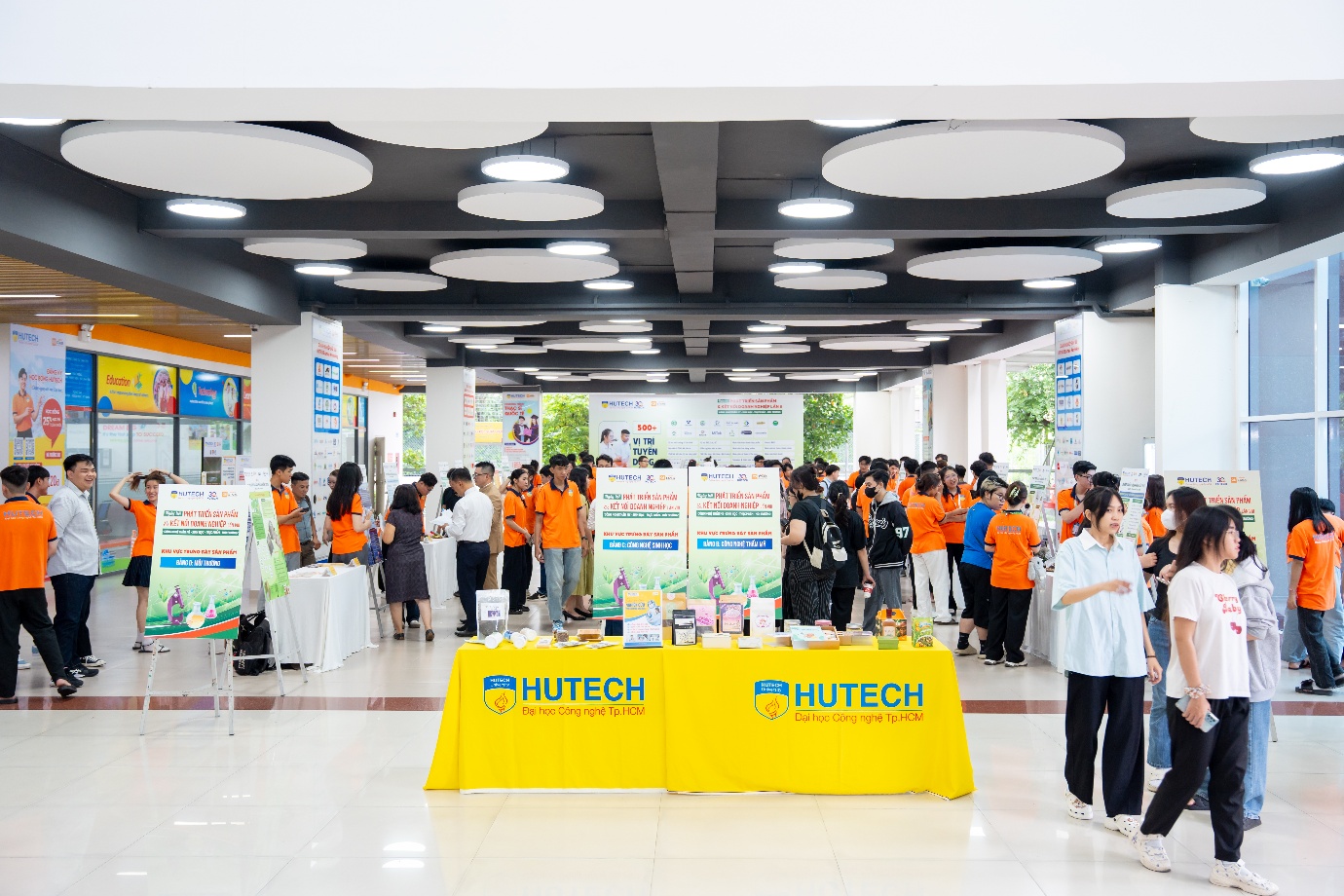 Sinh viên ngành Thẩm mỹ - Sinh học - Thực phẩm - Môi trường HUTECH giới thiệu đồ án giàu giá trị thực tiễn- Ảnh 1.