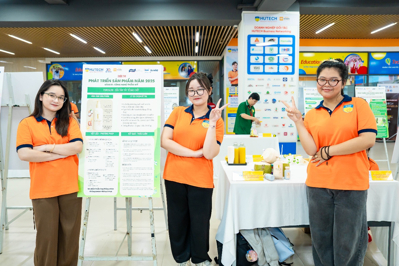 Sinh viên ngành Thẩm mỹ - Sinh học - Thực phẩm - Môi trường HUTECH giới thiệu đồ án giàu giá trị thực tiễn- Ảnh 3.