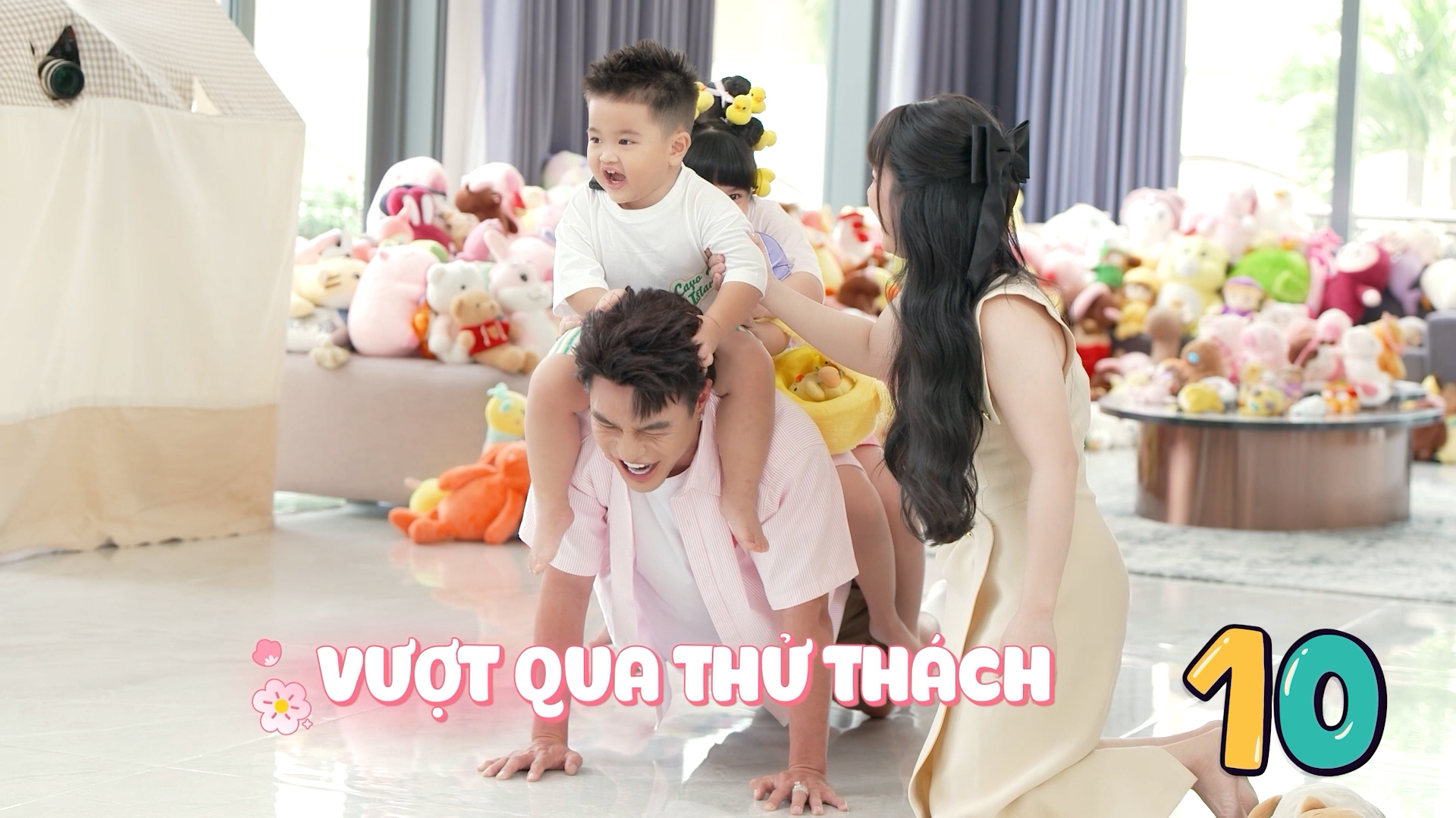 Có chuyện gì khiến cô bé tỏa nắng như Pamiuoi phải gục đầu vào vai ba Long òa khóc nức nở?- Ảnh 2.
