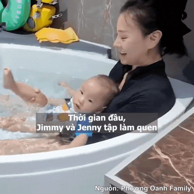 Vợ chồng Phương Oanh và Shark Bình chăm con sinh đôi cực khéo: Mới 1 tuổi đã cho học bơi, cuối tuần đều 