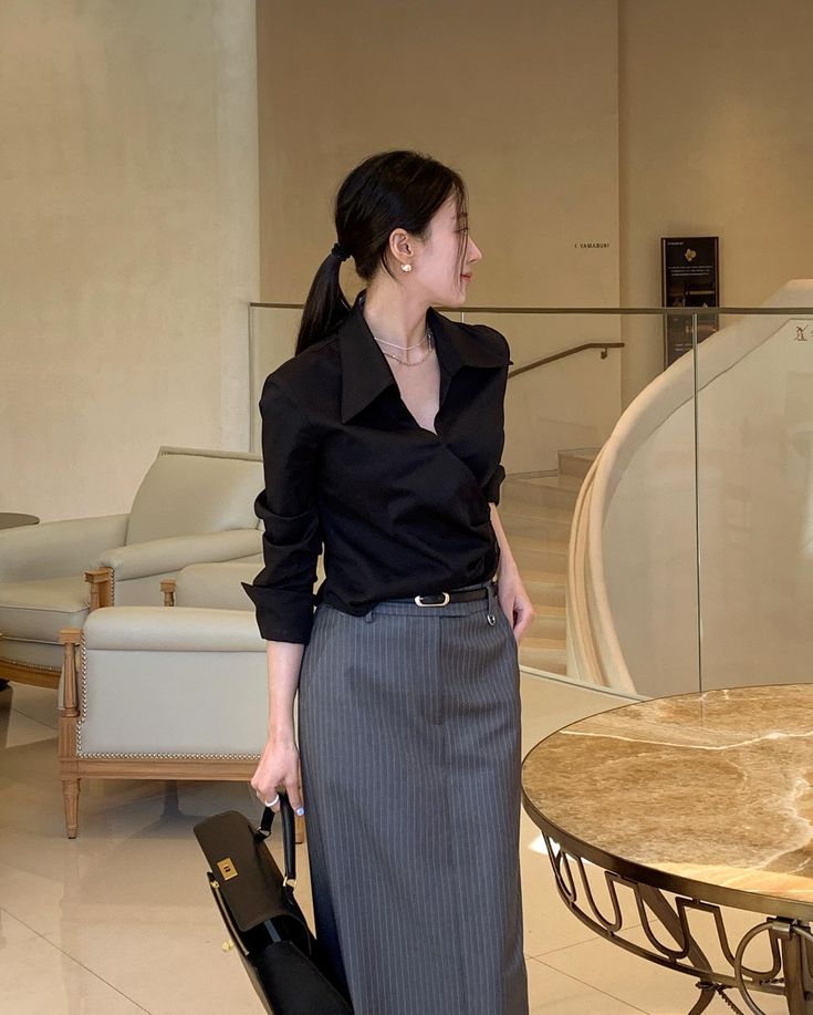 Có 1 kiểu áo quốc dân, dù diện đi làm hay đi chơi đều 