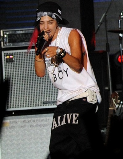Visual khó tin của G-Dragon lần đầu đến Việt Nam: 12 năm sau trông cũng chẳng khác gì!- Ảnh 3.
