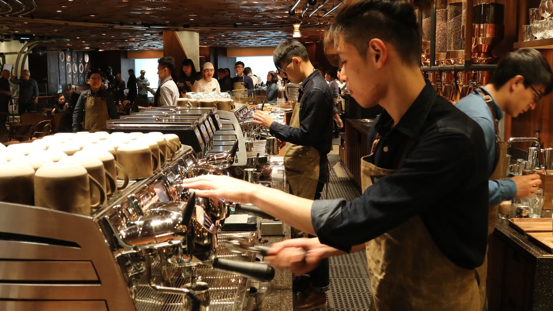 Kinh tế khó khăn, Starbucks phải giảm giá đồ uống xuống còn hơn 80 nghìn đồng, công thức ‘sang chảnh’ từng thành công trở thành ‘bùa đòi mệnh’- Ảnh 4.