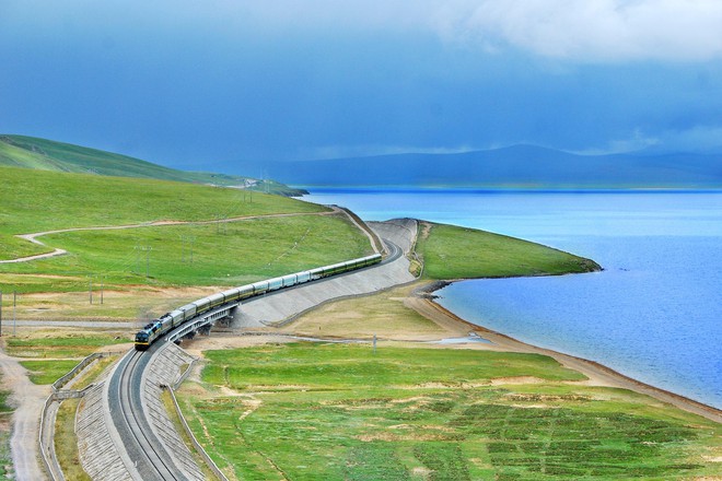 Chuyến tàu chạy gần 2000km, đi mất 2 ngày: Du khách nhận xét "Như một giấc mơ"- Ảnh 14.