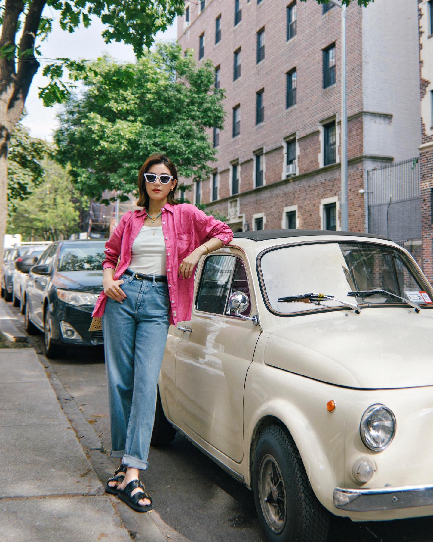 5 mẫu áo mùa hè hoàn hảo nhất để phối cùng quần jeans: Mặc đẹp mỗi ngày bỗng trở nên quá đơn giản!- Ảnh 7.