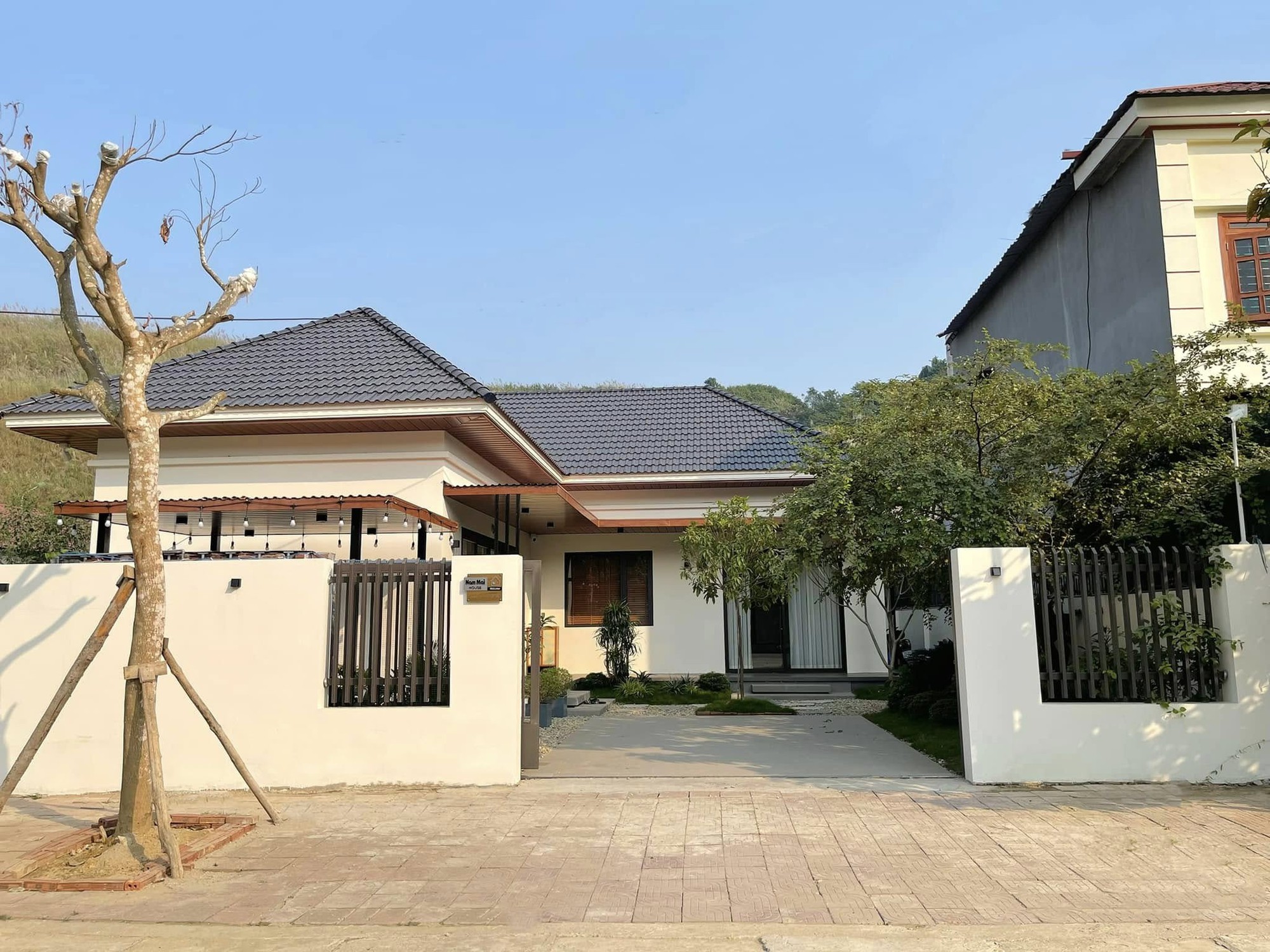 Cặp vợ chồng trẻ xây nhà hướng Tây vẫn mát mẻ nhờ 1 chiêu đơn giản, tổ ấm rộng 300m2 đẹp như resort nghỉ dưỡng lại xuất phát từ một bản mẫu free trên mạng- Ảnh 5.