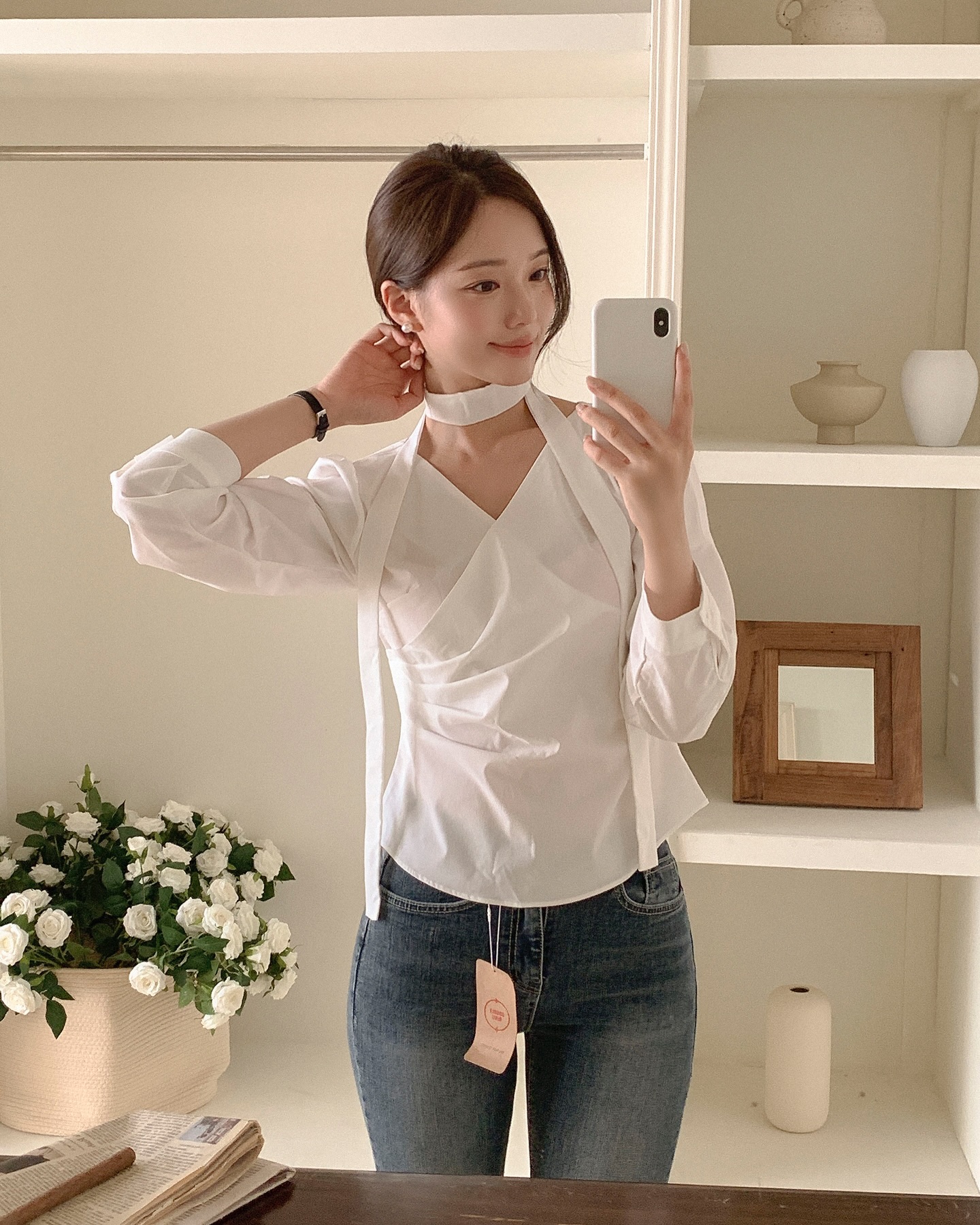5 mẫu áo mùa hè hoàn hảo nhất để phối cùng quần jeans: Mặc đẹp mỗi ngày bỗng trở nên quá đơn giản!- Ảnh 3.