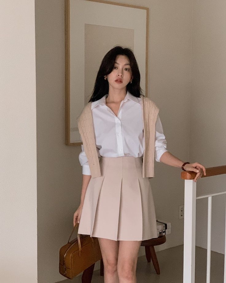 Có 1 kiểu áo quốc dân, dù diện đi làm hay đi chơi đều 