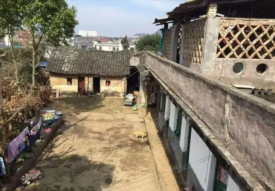 Chủ nhà không chịu di dời, chi thêm 360 triệu đồng tự xây “lâu đài” 10 tầng cao 23m: “Tiền bồi thường không xứng với giá trị căn nhà”- Ảnh 2.