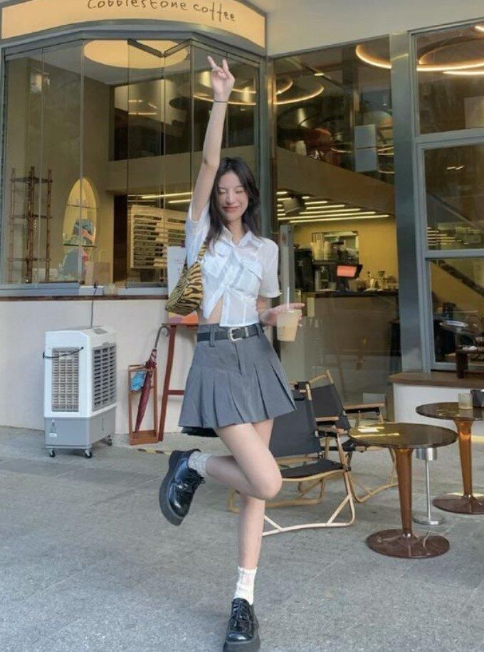 Có 1 kiểu áo quốc dân, dù diện đi làm hay đi chơi đều 