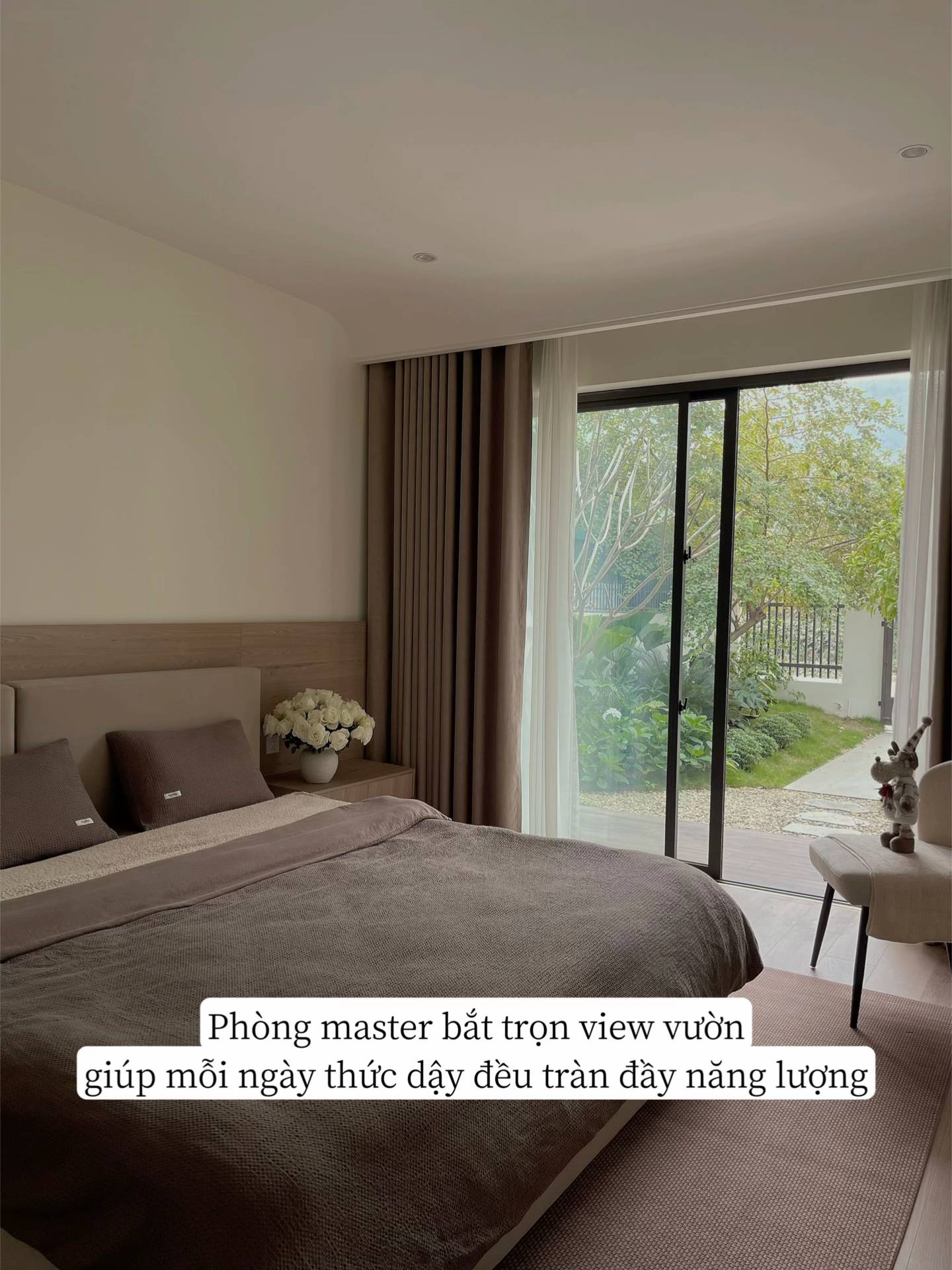 Cặp vợ chồng trẻ xây nhà hướng Tây vẫn mát mẻ nhờ 1 chiêu đơn giản, tổ ấm rộng 300m2 đẹp như resort nghỉ dưỡng lại xuất phát từ một bản mẫu free trên mạng- Ảnh 16.