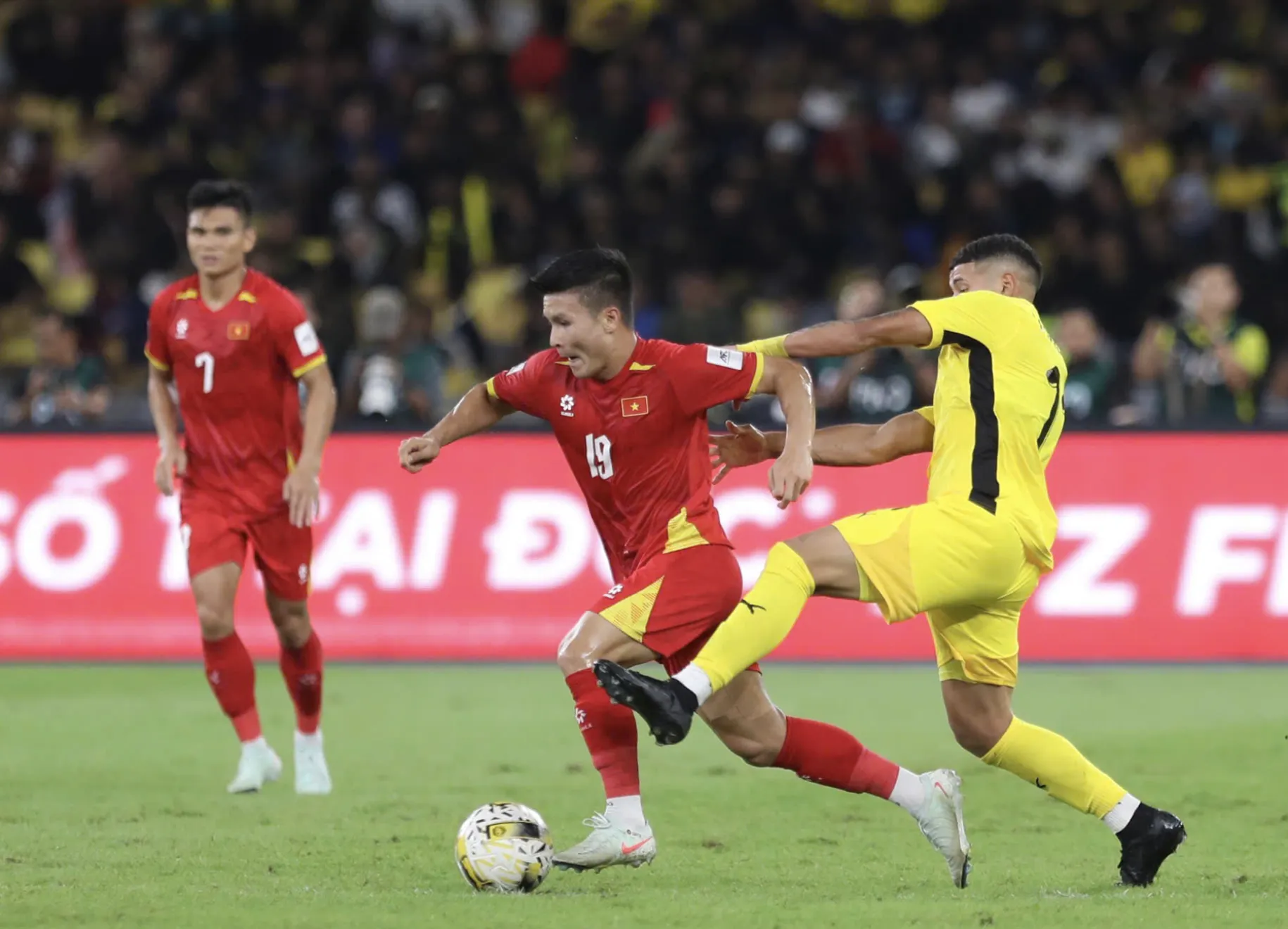 Nhìn lại trận thua của đội tuyển Việt Nam trước Malaysia: Ông Kim Sang-sik không thể tạo nên phép màu- Ảnh 10.