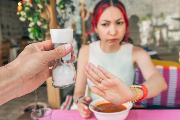 3 loại gia vị thích mấy cũng ăn ít đi: 1 loại hại thận phá xương, 1 loại hại gan còn gây ung thư, 1 loại gây “tam cao” và gan nhiễm mỡ- Ảnh 1.