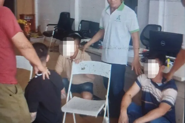 Nhiều cảnh sát ập vào văn phòng công chứng ở Bình Dương bắt nhóm nghi lừa đảo- Ảnh 2.