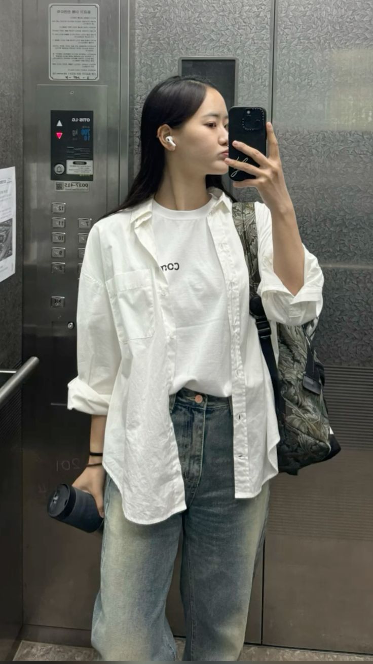 Có 1 kiểu áo quốc dân, dù diện đi làm hay đi chơi đều 