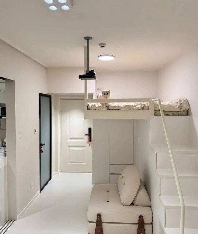 Bức ảnh cô gái nằm đọc sách thu hút chục nghìn like- Ảnh 4.
