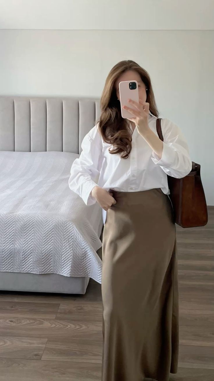 Có 1 kiểu áo quốc dân, dù diện đi làm hay đi chơi đều 
