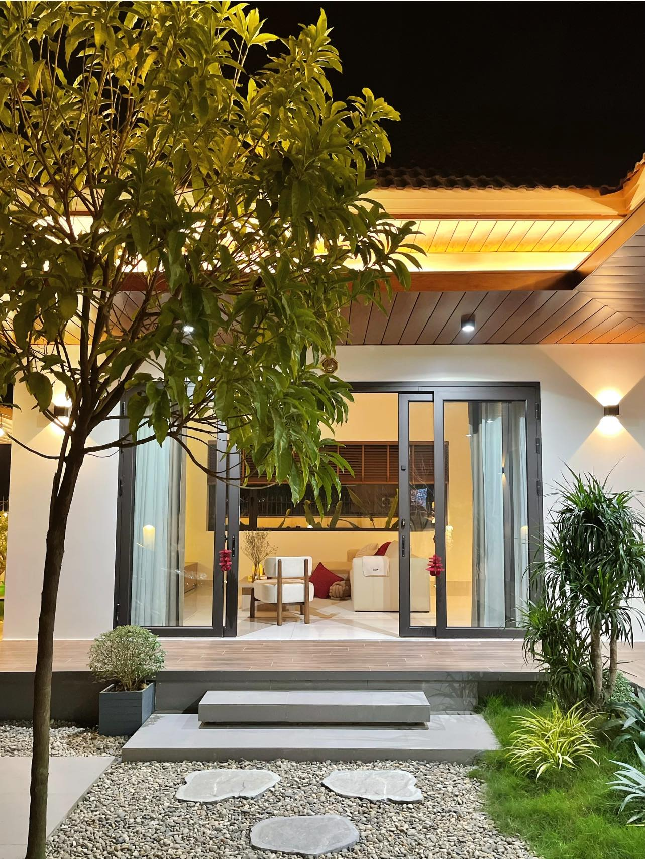Cặp vợ chồng trẻ xây nhà hướng Tây vẫn mát mẻ nhờ 1 chiêu đơn giản, tổ ấm rộng 300m2 đẹp như resort nghỉ dưỡng lại xuất phát từ một bản mẫu free trên mạng- Ảnh 19.