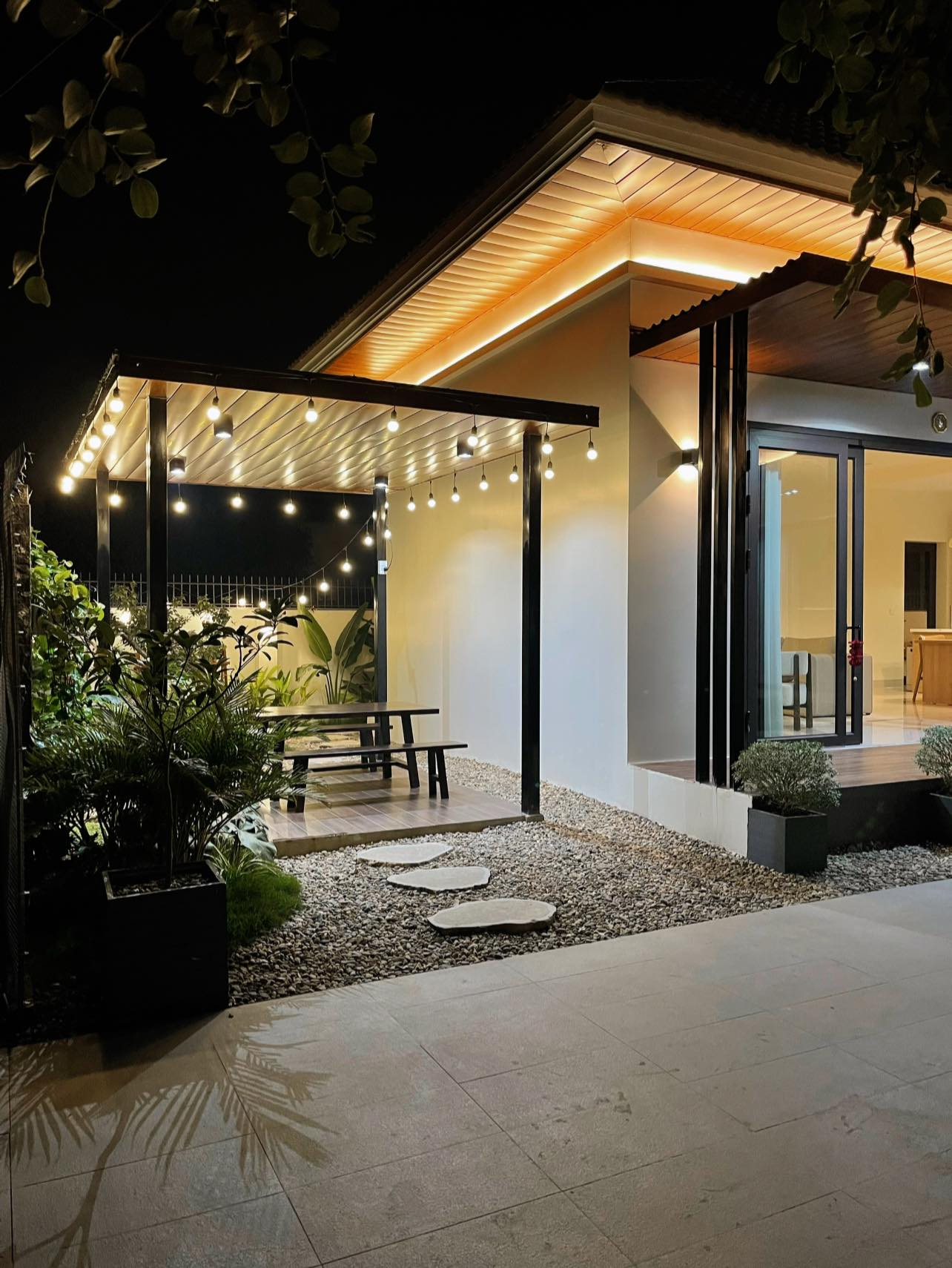 Cặp vợ chồng trẻ xây nhà hướng Tây vẫn mát mẻ nhờ 1 chiêu đơn giản, tổ ấm rộng 300m2 đẹp như resort nghỉ dưỡng lại xuất phát từ một bản mẫu free trên mạng- Ảnh 20.