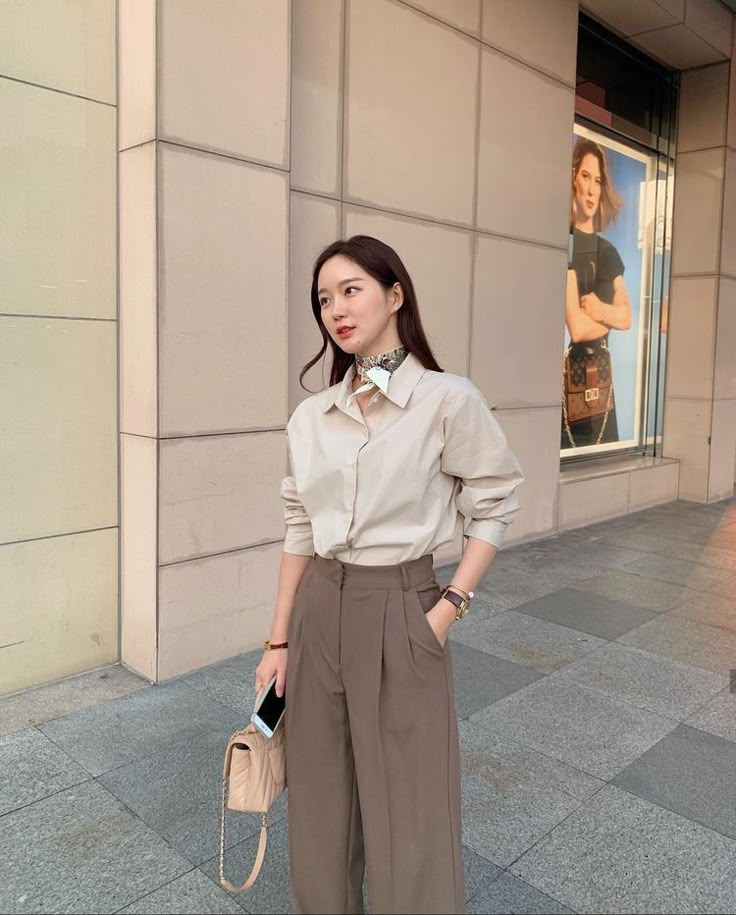 Có 1 kiểu áo quốc dân, dù diện đi làm hay đi chơi đều 