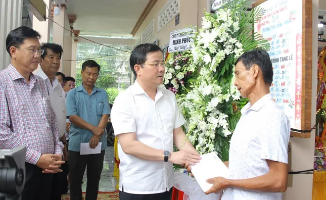 Va chạm xe đầu kéo, người phụ nữ cùng 2 con nhỏ tử vong- Ảnh 2.