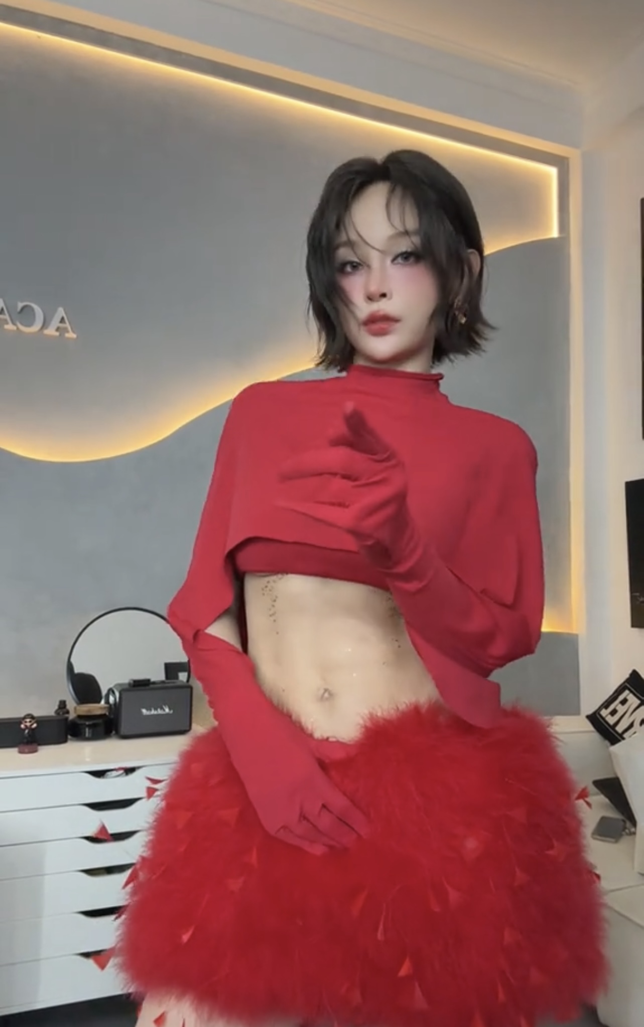 Visual lạ mặt cùng cơ bụng nét căng của Huyền Baby gây sốt: Những phương pháp thẩm mỹ nào giúp chị em sở hữu trong phút mốt?- Ảnh 2.