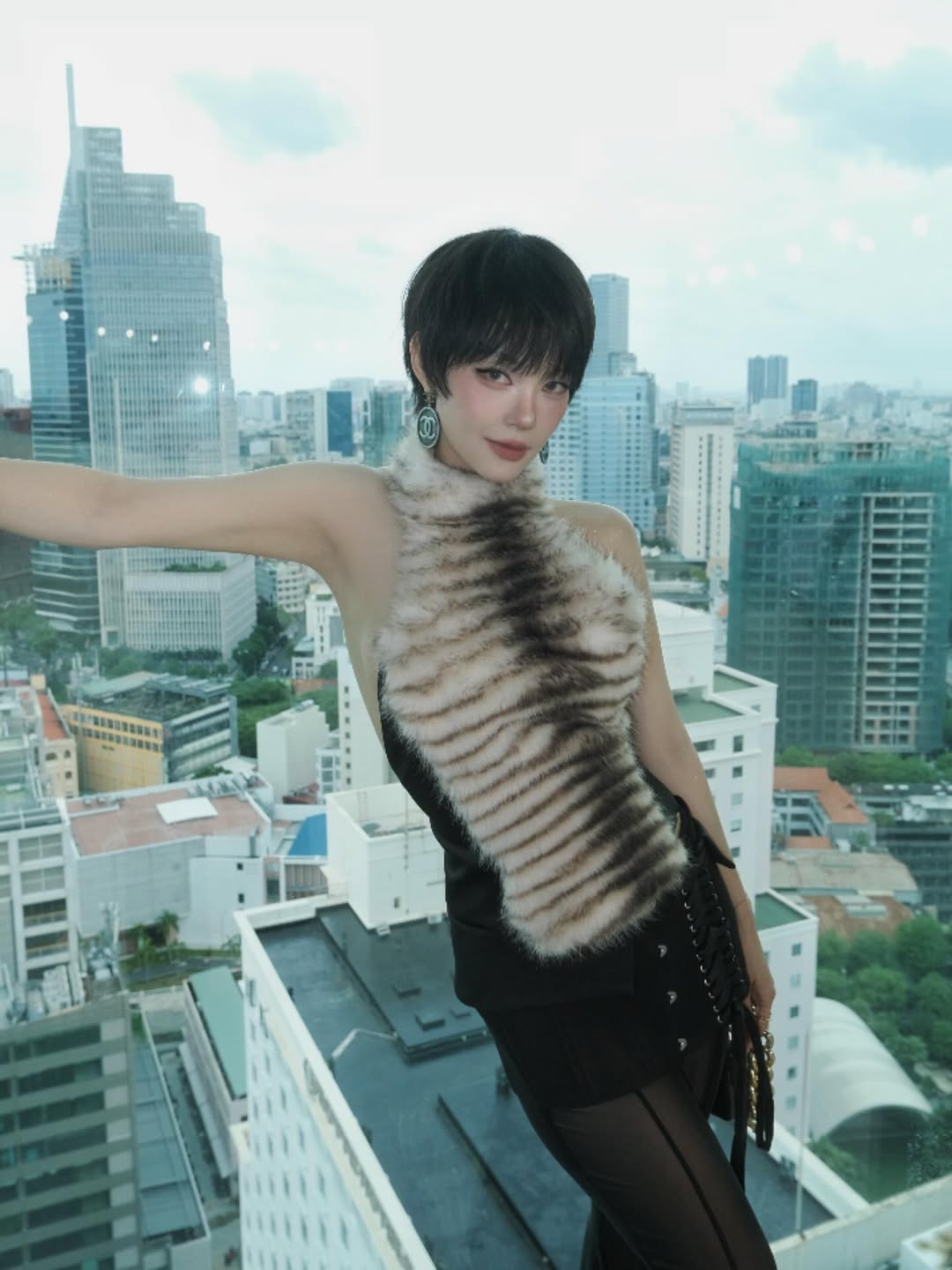Sau Hà Hồ, loạt mỹ nhân Vbiz thi nhau 