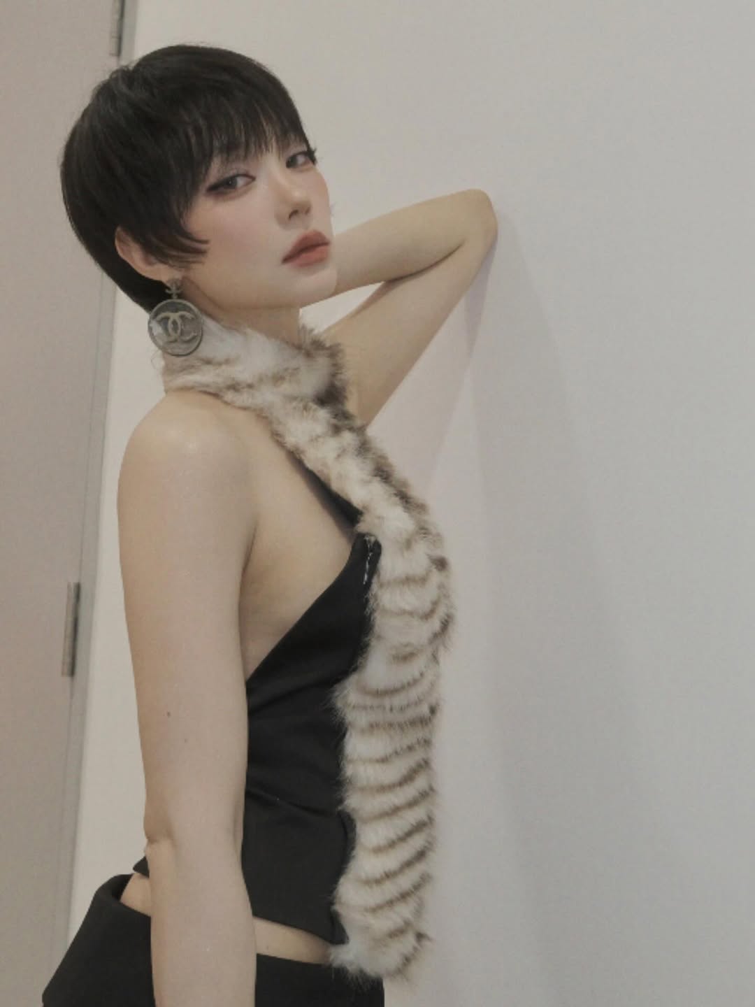 Sau Hà Hồ, loạt mỹ nhân Vbiz thi nhau 