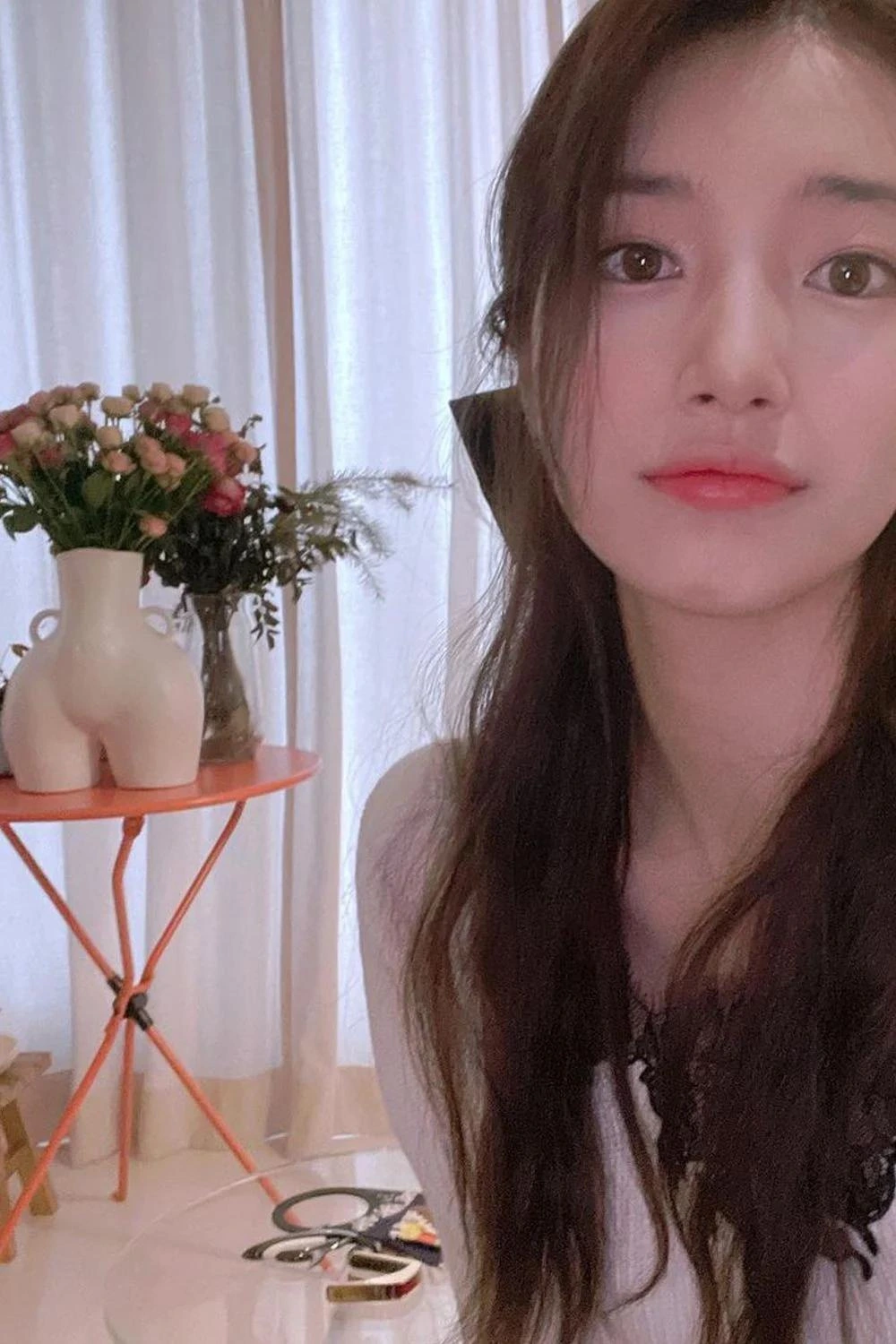 "Chị đẹp" Suzy giàu có nhất nhì trong giới nghệ sĩ Hàn nhưng không ngờ bộ sưu tập lọ hoa lại giá "bình dân" thế này- Ảnh 2.