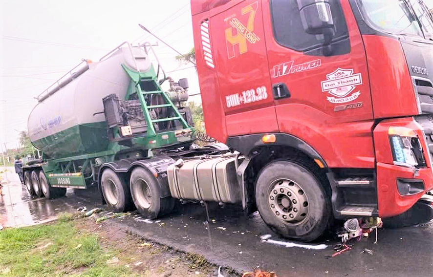 Clip toàn cảnh vụ tai nạn đau lòng ở Hậu Giang: 3 mẹ con tử vong sau cú va chạm kinh hoàng với xe container- Ảnh 1.