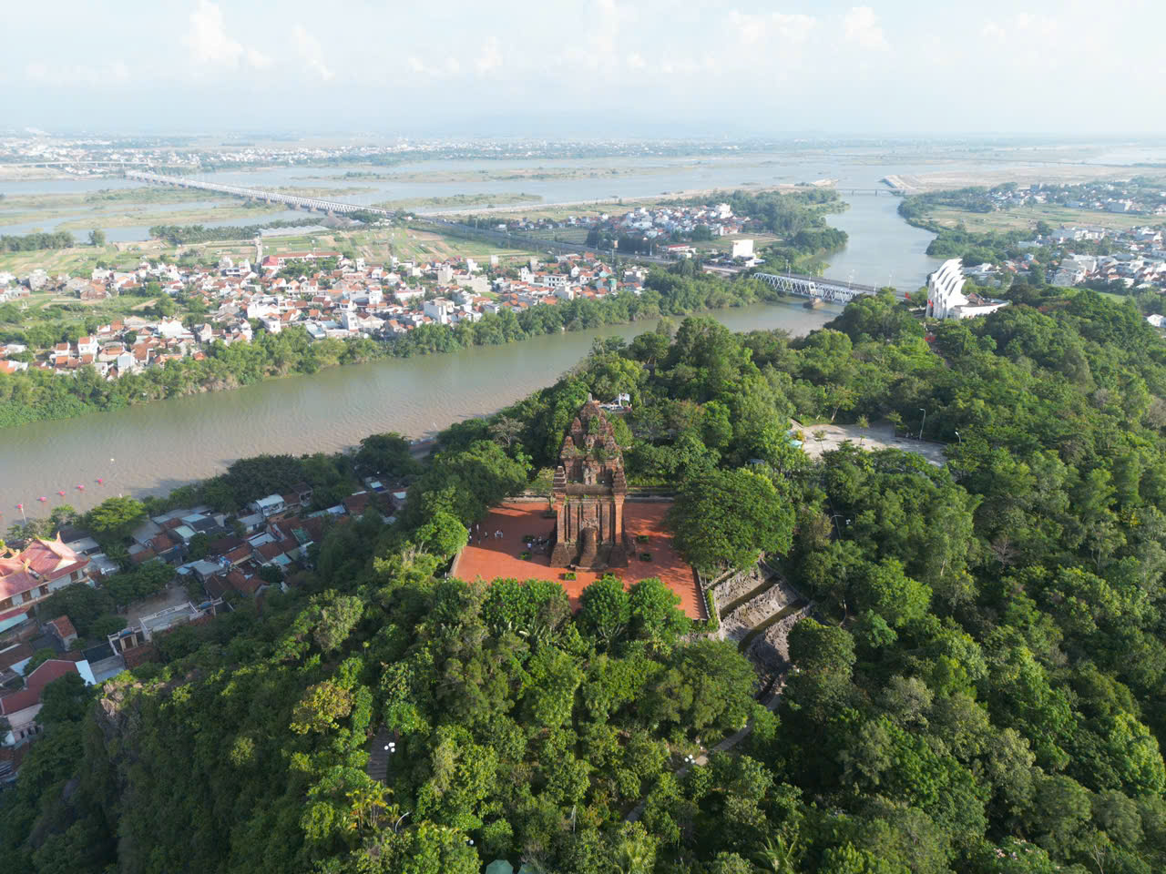 Khai thác chuyến bay đêm đến Phú Yên, thúc đẩy kích cầu du lịch- Ảnh 1.