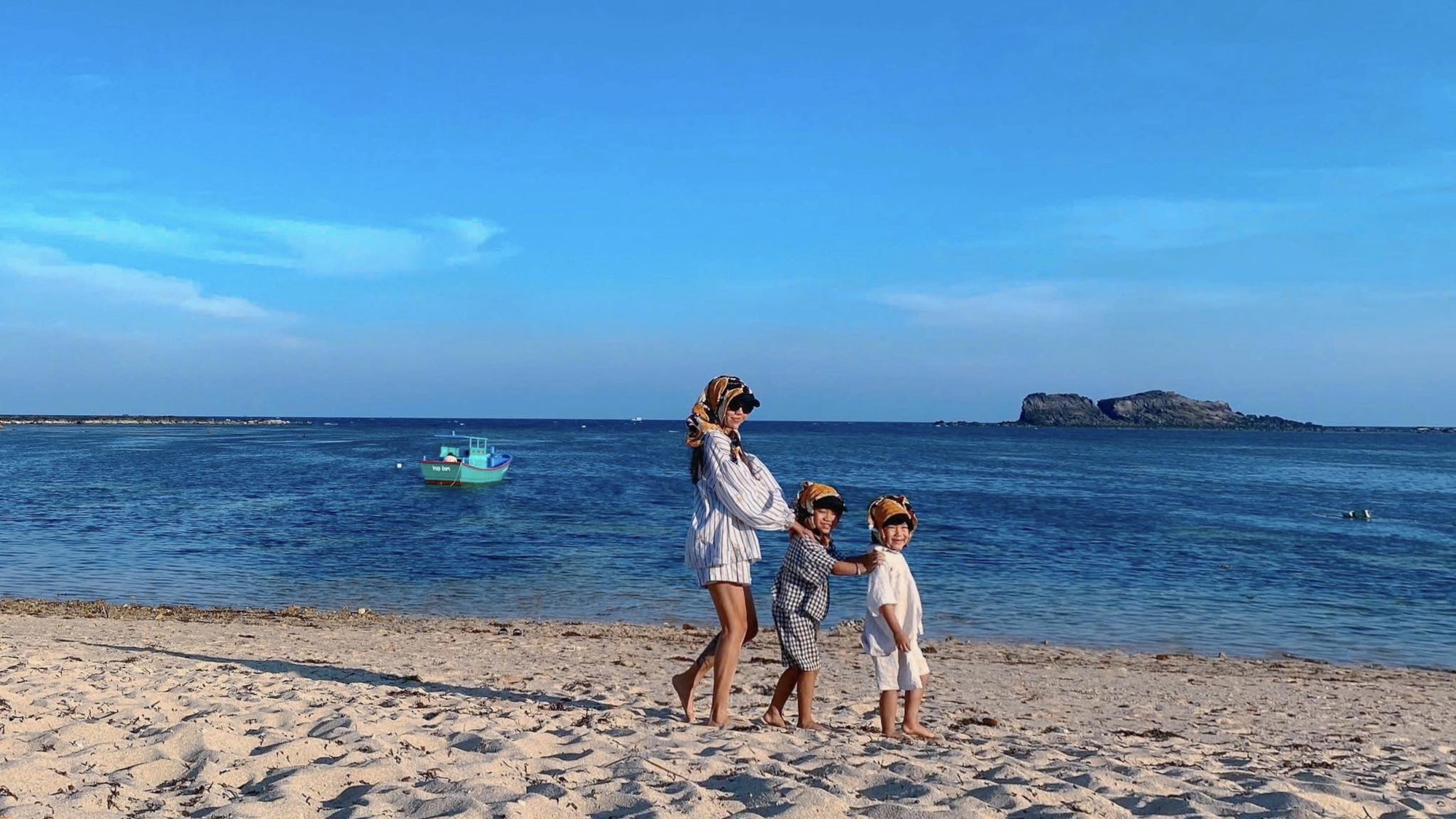 Mẹ đơn thân đưa 2 con đi chill đảo Phú Quý, con học được đủ thứ, trưởng thành rõ rệt chỉ sau 10 ngày mà chi phí rẻ không ngờ- Ảnh 3.