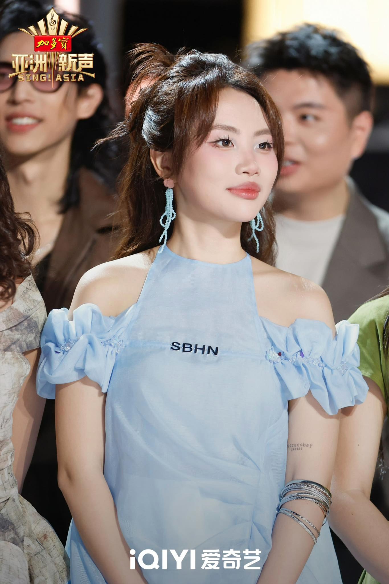 Phương Mỹ Chi có đang bị Tô Hữu Bằng và Trương Lương Dĩnh chèn ép ở show Trung Quốc?- Ảnh 2.