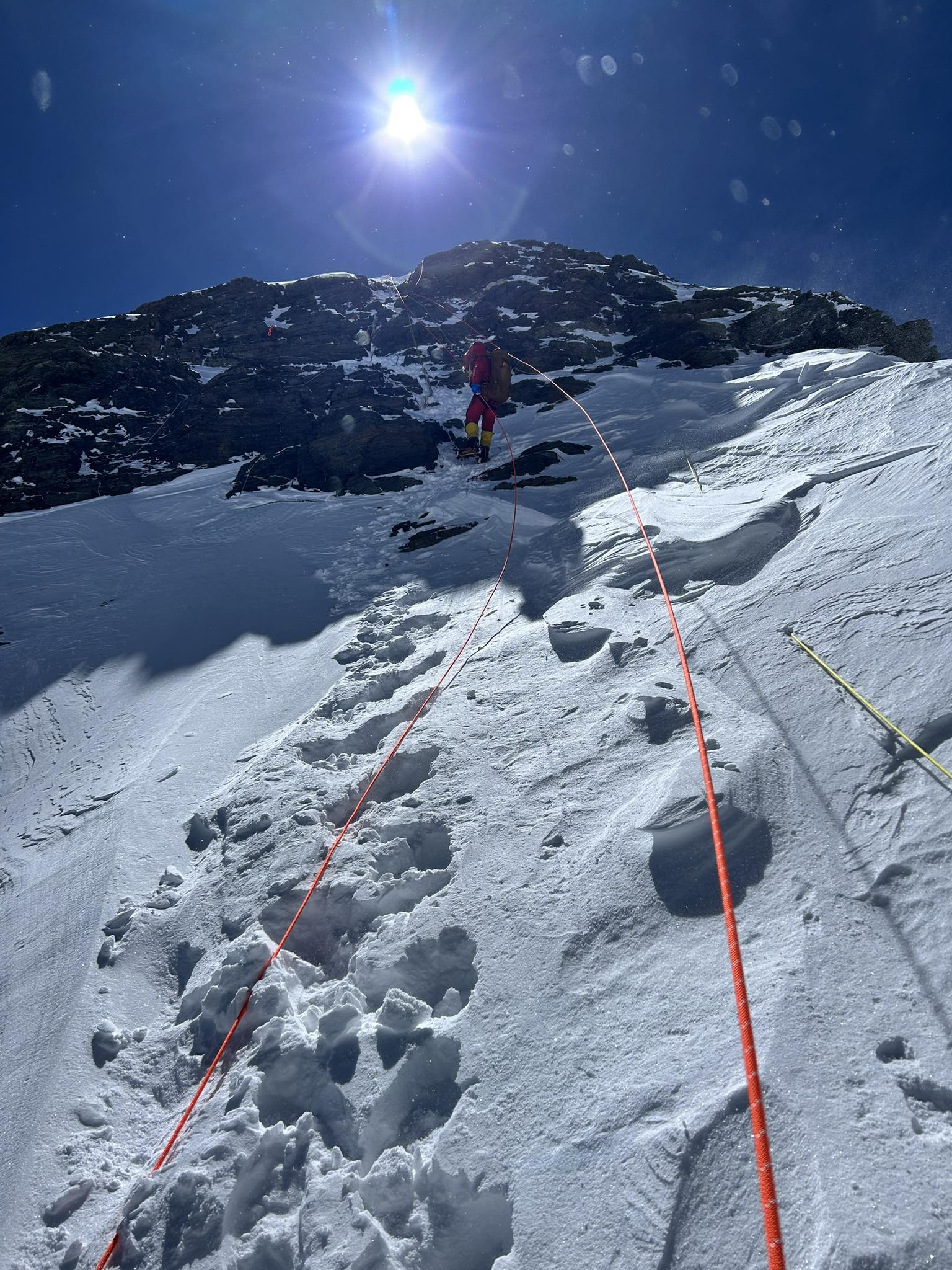 Chi hơn 2 tỷ đồng, 40 ngày mất kết nối - người Việt Nam lập kỳ tích ở Everest: “Tôi đã làm công tác tư tưởng với gia đình”- Ảnh 6.