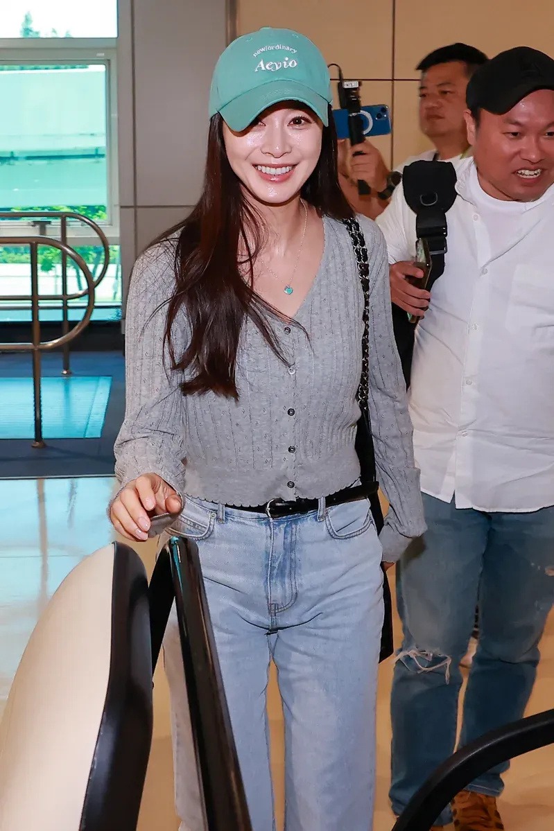 Kim Tae Hee mặt bóng dầu như bôi mỡ, đơ như tượng sáp- Ảnh 5.