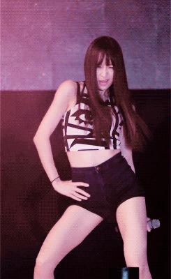 Nữ idol từng diện đồ rách lên sân khấu nhưng "đổi vận" hoàn toàn chỉ nhờ 1 chiếc fancam- Ảnh 3.