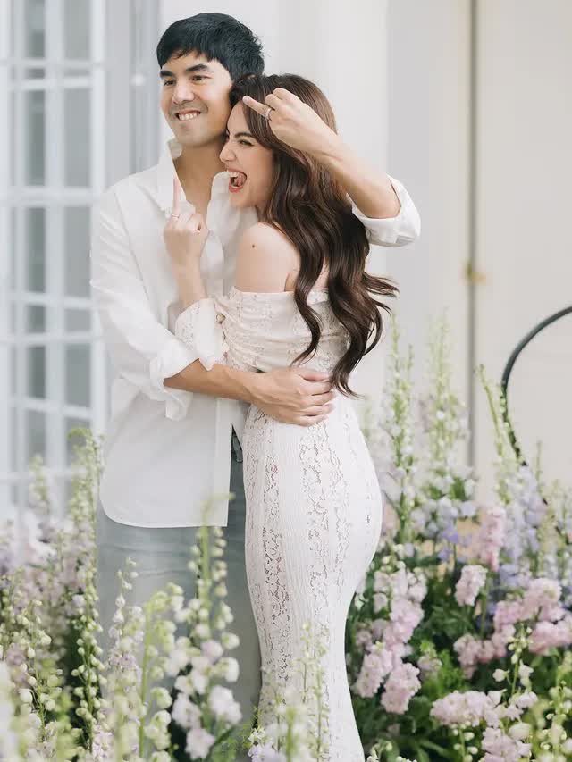 8 bức ảnh Mai Davika được cầu hôn như trong truyện cổ tích, nhẫn kim cương to tới mức 