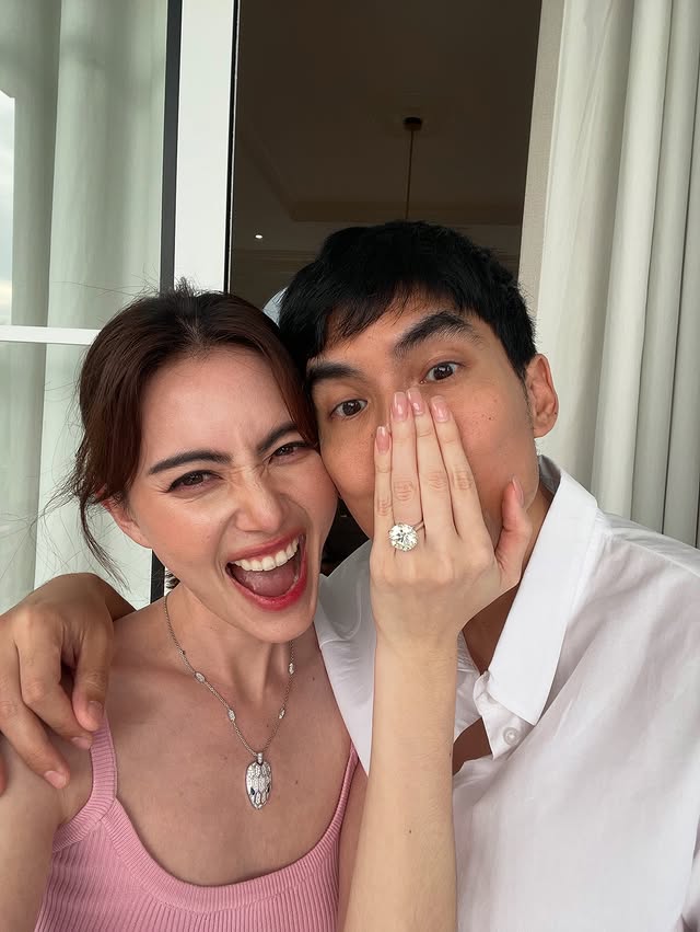 8 bức ảnh Mai Davika được cầu hôn như trong truyện cổ tích, nhẫn kim cương to tới mức 
