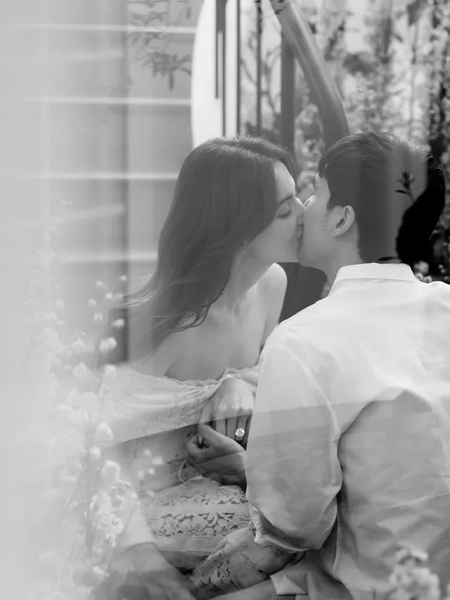 8 bức ảnh Mai Davika được cầu hôn như trong truyện cổ tích, nhẫn kim cương to tới mức 