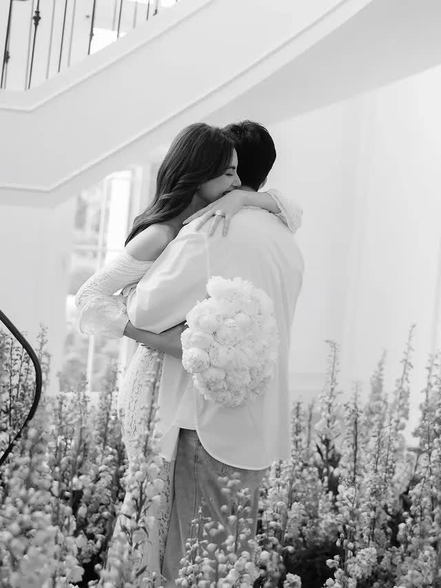 8 bức ảnh Mai Davika được cầu hôn như trong truyện cổ tích, nhẫn kim cương to tới mức 