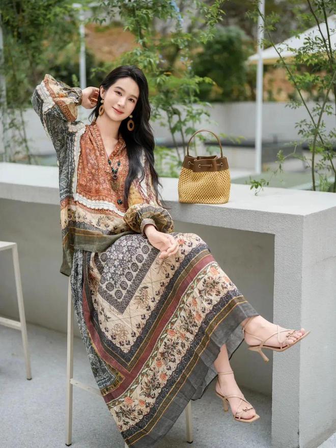 Váy dài + giày bệt: Combo gây "nghiện" nhất mùa hè năm nay!- Ảnh 4.