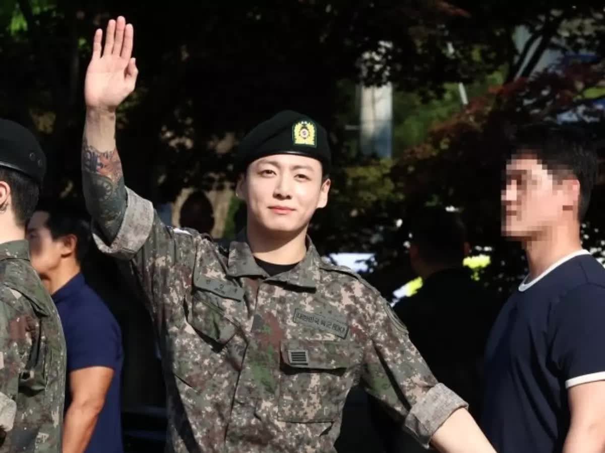SỐC: Jungkook vừa xuất ngũ, fan cuồng đã đột nhập nhà giữa đêm!- Ảnh 1.